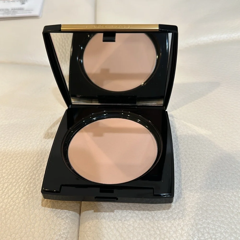 LANCÔME PARIS DUAL FINISH Colors-100 Porcelaine Delicate and COSMETIC BAG
